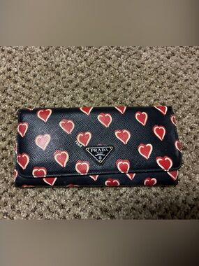 Prada limited edition EXCLUSIVE Navy full size snap Wallet w/ Red & Cream Heart